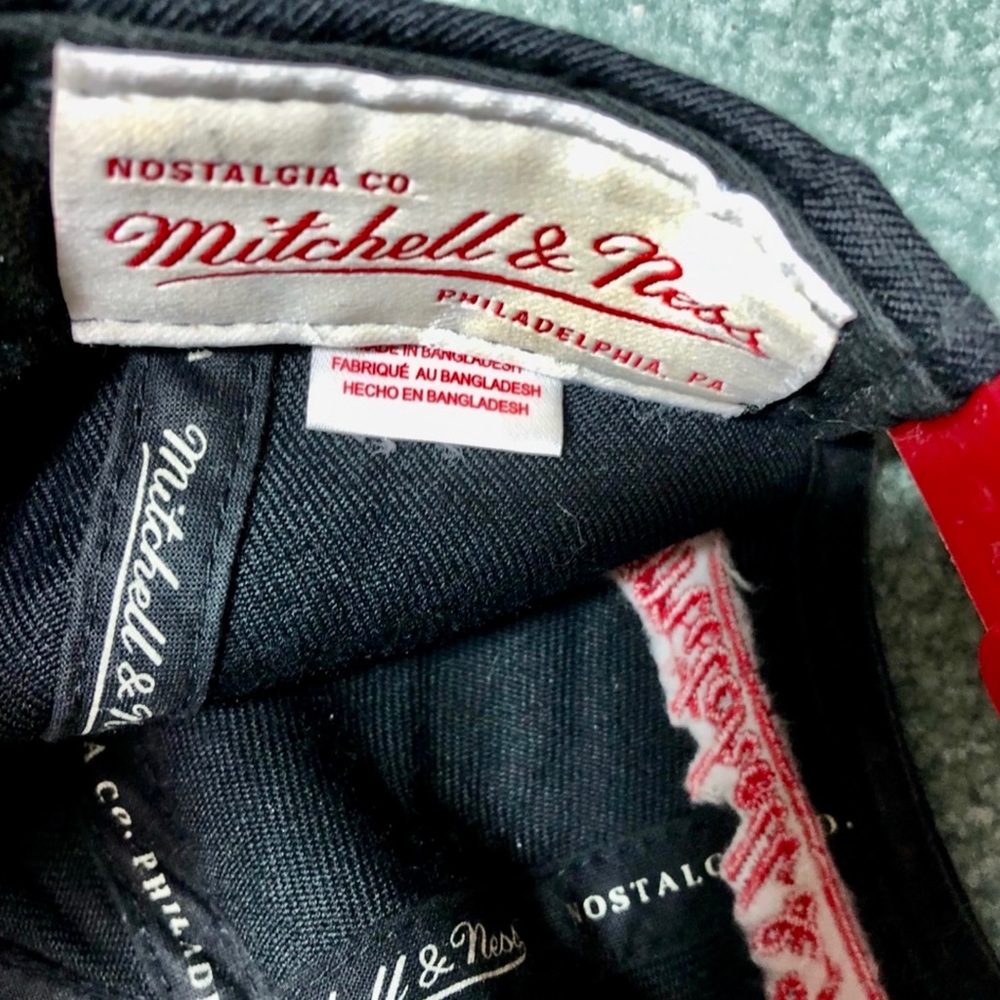 MITCHELL & NESS CHICAGO BULLS RAINBOW SNAPBACK BALL CAP/HAT - Picture 5 of 8